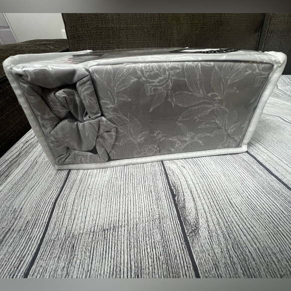 Tahari Gray Queen 6-Piece Sheet Set - Picture 5 of 6